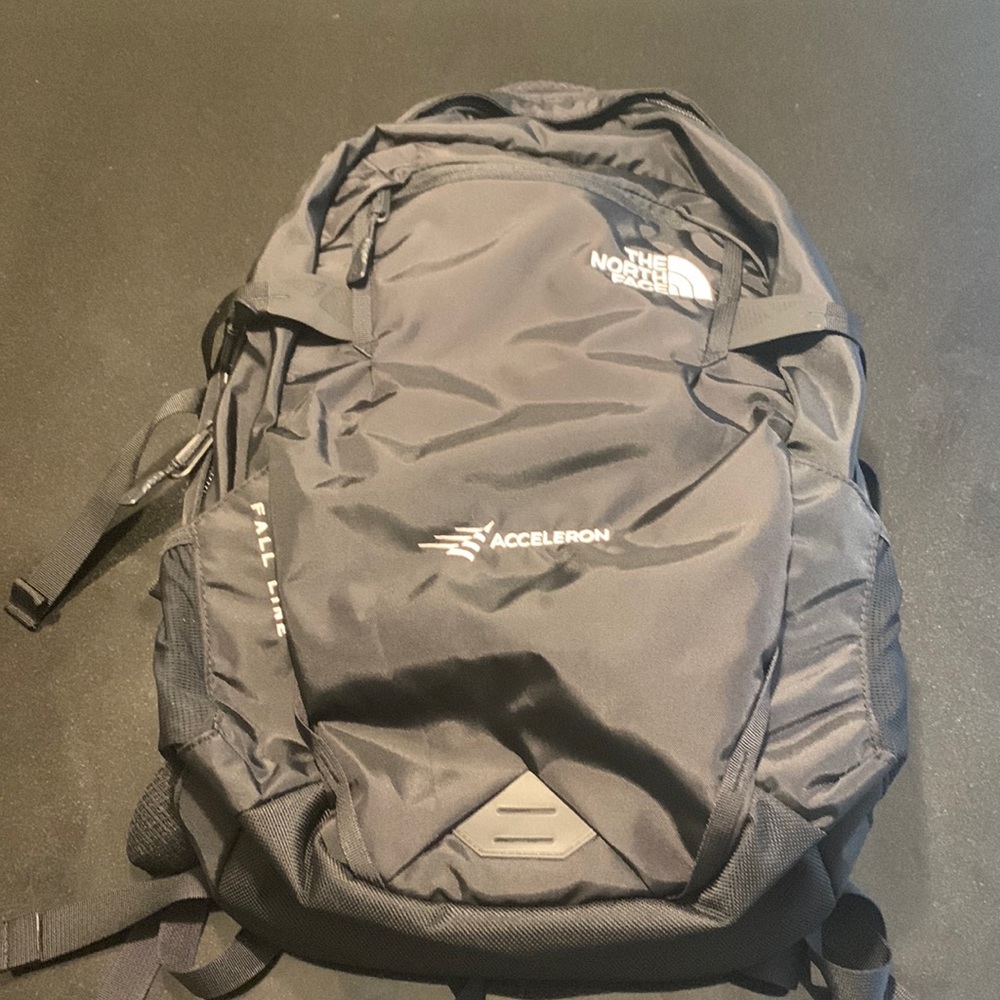 New, never been used Fall Line NORTH FACE back pack